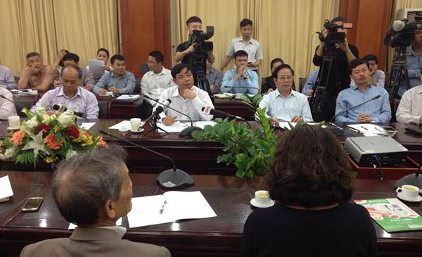 Bộ trưởng Bộ NNPTNT Nguyễn Xuân Cường chủ trì Hội nghị tìm giải pháp ổn định phát triển chăn nuôi tổ chức sáng 24.4. Ảnh Đ.T