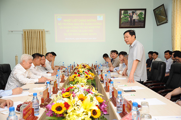 Bộ NN&PTNT và lãnh đạo tỉnh Bình Phước làm việc tại tập đoàn Hùng Nhơn