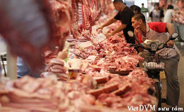 Thịt heo được bày bán tại một chợ ở Trung Quốc