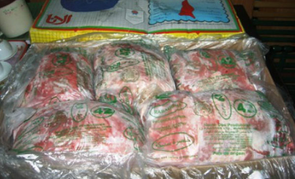 Thị trâu đông lạnh Ấn Độ được bán theo thùng 18-20kg.