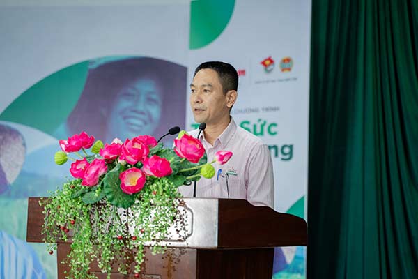 Hình 1: Ông Phan Hoàng Liên – Giám đốc Điều hành GREENFEED Long An phát biểu mở đầu đầu lễ Trao vốn chương trình Tiếp Sức Nhà Nông tại tỉnh Bến Tre