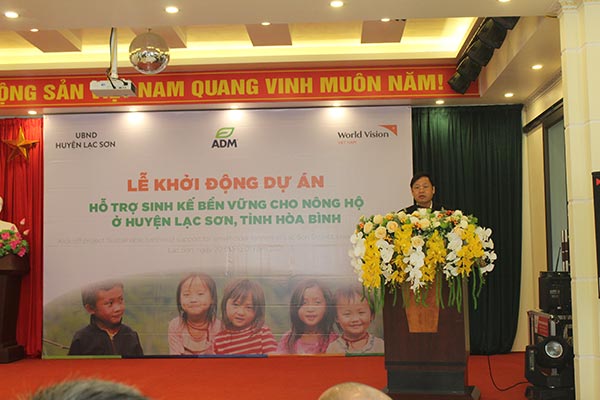 Ông Bùi Thanh Tùng Phó chủ tịch UBND huyện Lạc Sơn tỉnh Hòa Bình phát biểu